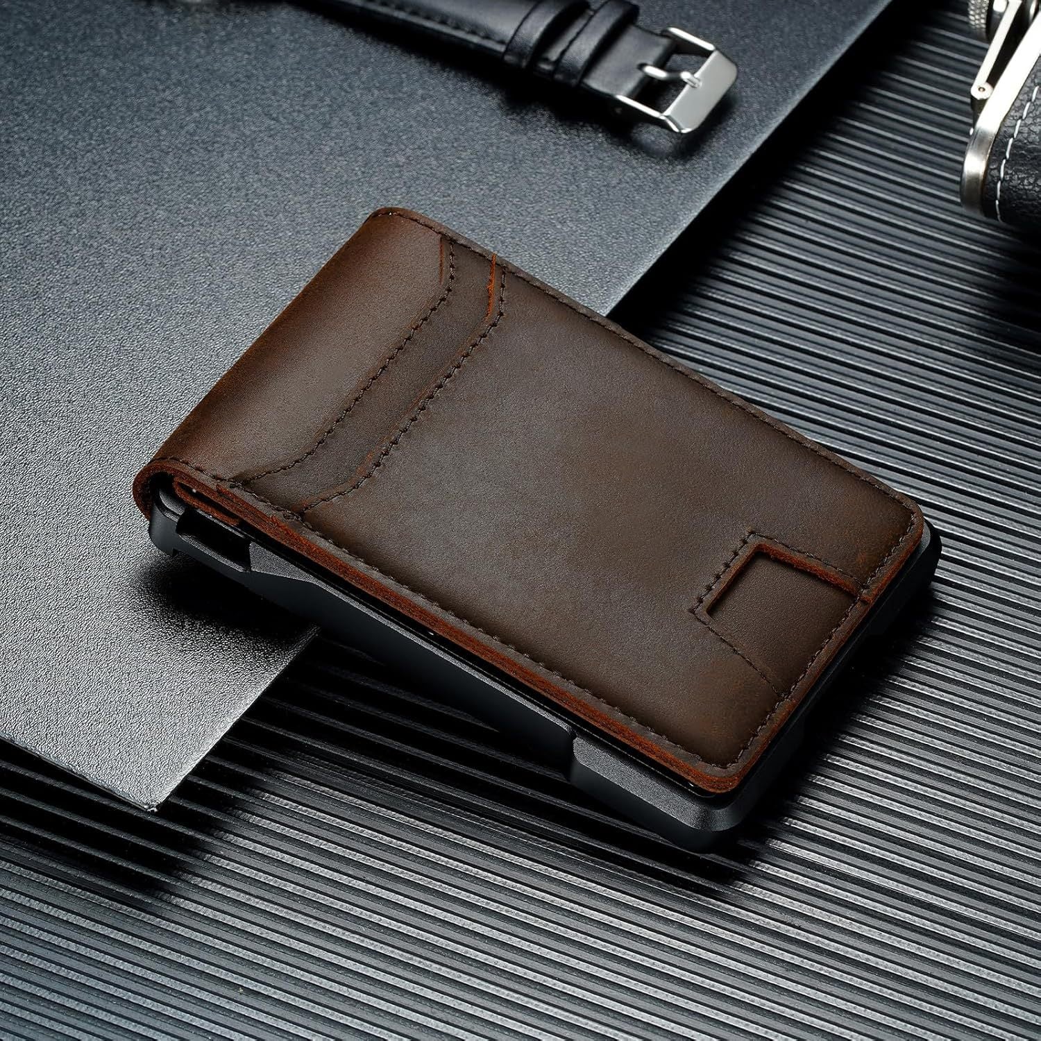 Metal card holder with RFID anti-theft function, suitable for European and American markets, made of aluminum alloy.